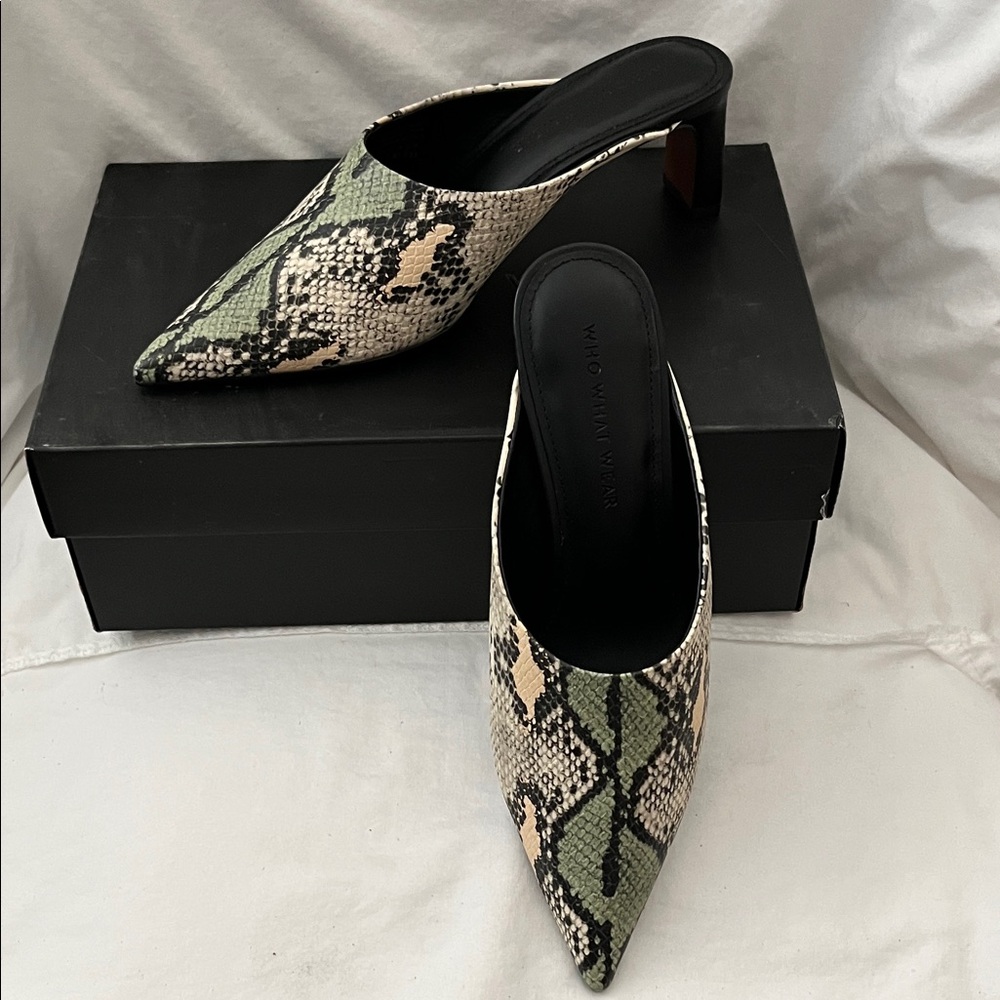 Who What Wear Green and Black Snakeskin pattern Mules